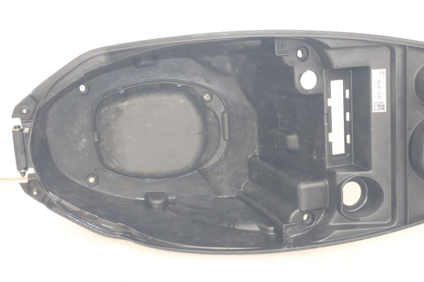 photo de COFANO SELLA PEUGEOT KISBEE 2T 50 (2018 - 2022)