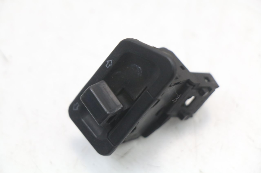 photo de COMMUTATORE FRECCE SYM FIDDLE 3 III 50 (2014 - 2020)