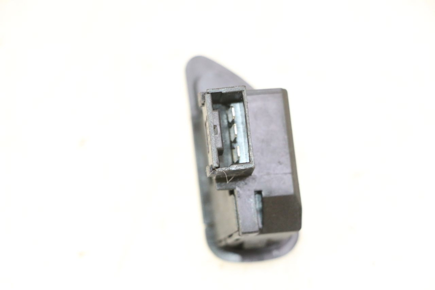 photo de COMMUTATORE FRECCE PIAGGIO MP3 HPE 310 (2024 - 2025)