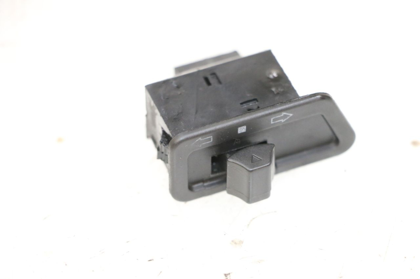 photo de COMMUTATORE FRECCE JM MOTORS OLDIES GT 4T 50 (2018 - 2025) - Altra angolazione