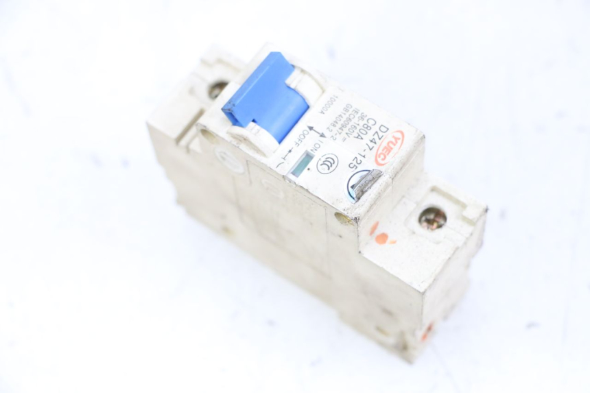 photo de COMMUTATORE SPEGNIMENTO  EFUN PUSA 1 - Dettaglio del componente