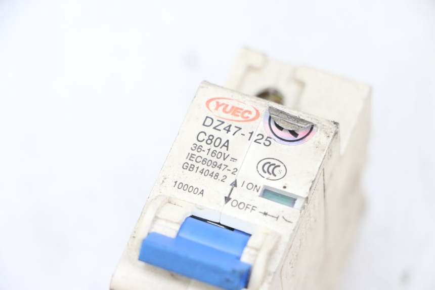 photo de COMMUTATORE SPEGNIMENTO  EFUN PUSA 1 - Stato della superficie e materiale