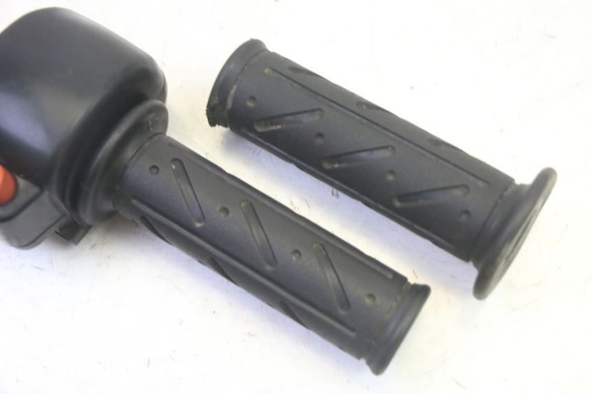 photo de COMMODO DESTRO KYMCO AGILITY 4T 50 (2018 - 2022) - Zoom sullo stato d'uso