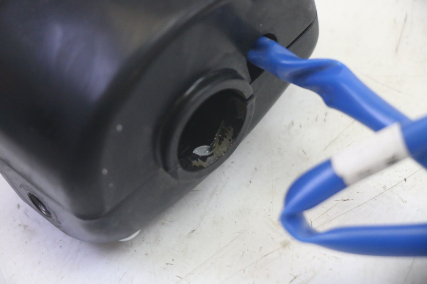 photo de COMMODO DESTRO KYMCO AGILITY 4T 50 (2018 - 2022) - Ricambio usato controllato