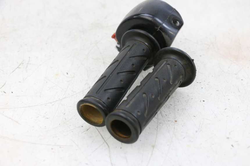 photo de COMMODO DESTRO KYMCO AGILITY 4T 50 (2018 - 2022) - Stato della superficie e materiale