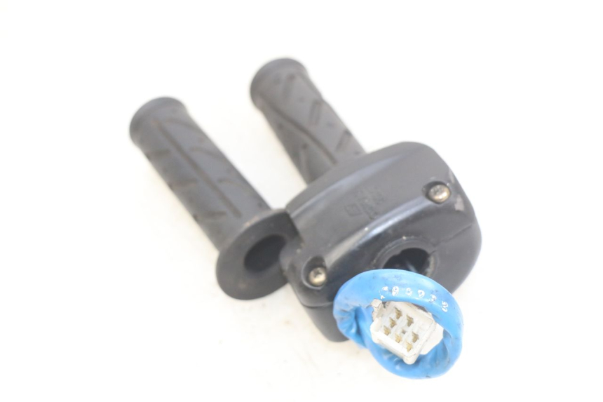 photo de MANUBRIO DESTRO KYMCO AGILITY RS 4T 50 (2009 - 2013)