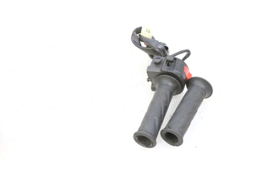 photo de COMMUTATORE DESTRO MAG POWER BOMBERS 4T 50 (2016 - 2026) - Dettagli dei punti di fissaggio