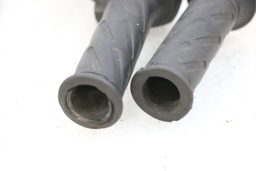 photo de COMMUTATORE DESTRO MAG POWER BOMBERS 4T 50 (2016 - 2026) - Stato della superficie e materiale