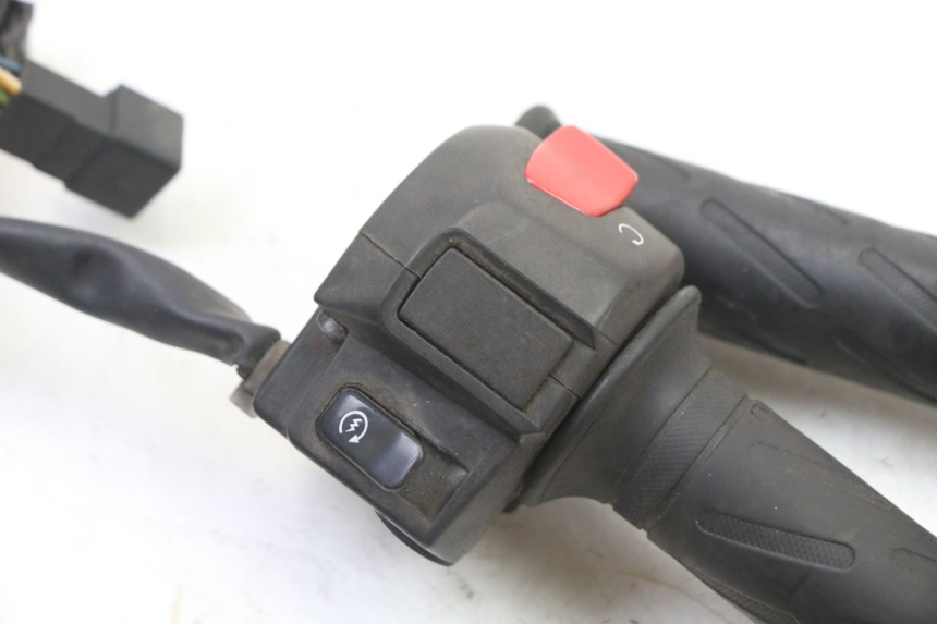 photo de MANUBRIO DESTRO SUZUKI BURGMAN 125 (2007 - 2014)