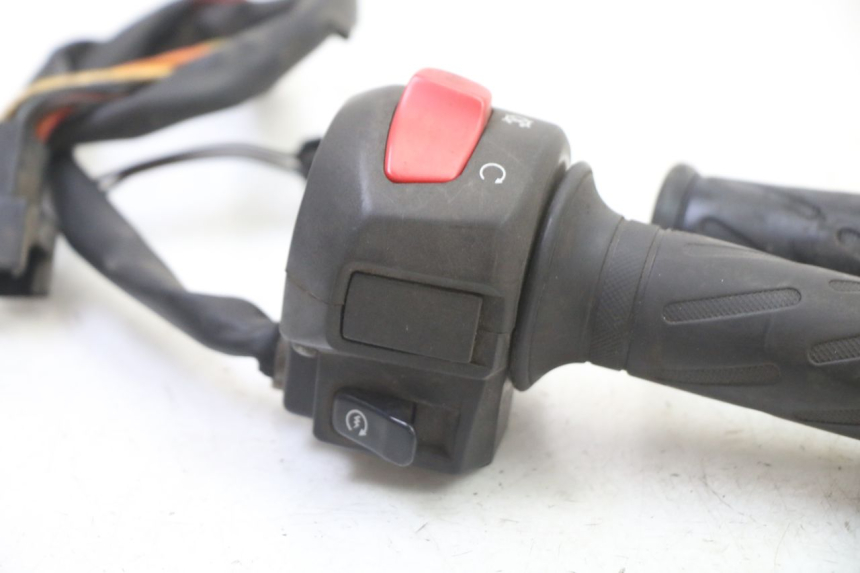 photo de MANUBRIO DESTRO SUZUKI BURGMAN 125 (2007 - 2014)