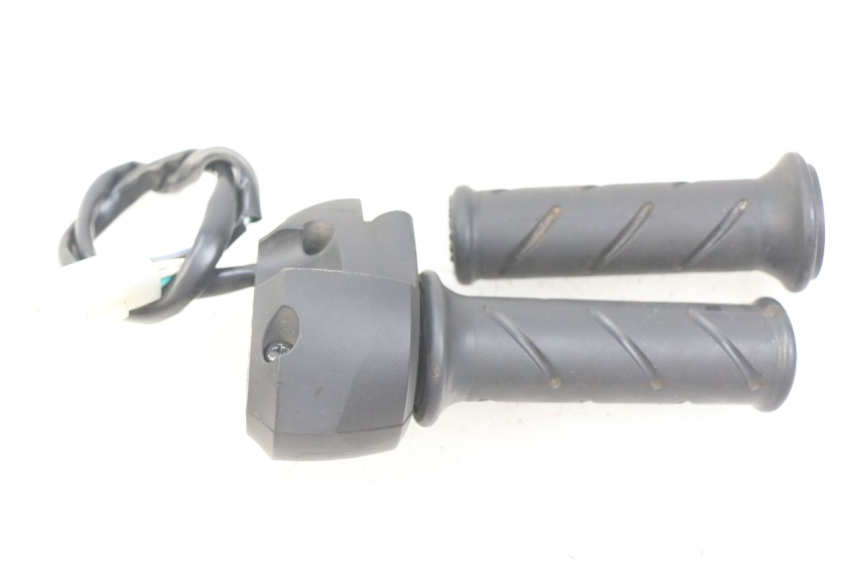 photo de MANUBRIO DESTRO PEUGEOT CITYSTAR 2T 50 (2018 - 2021)