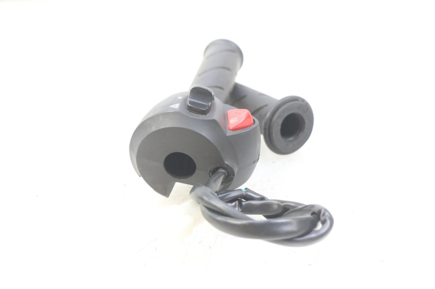 photo de MANUBRIO DESTRO PEUGEOT CITYSTAR 2T 50 (2018 - 2021)