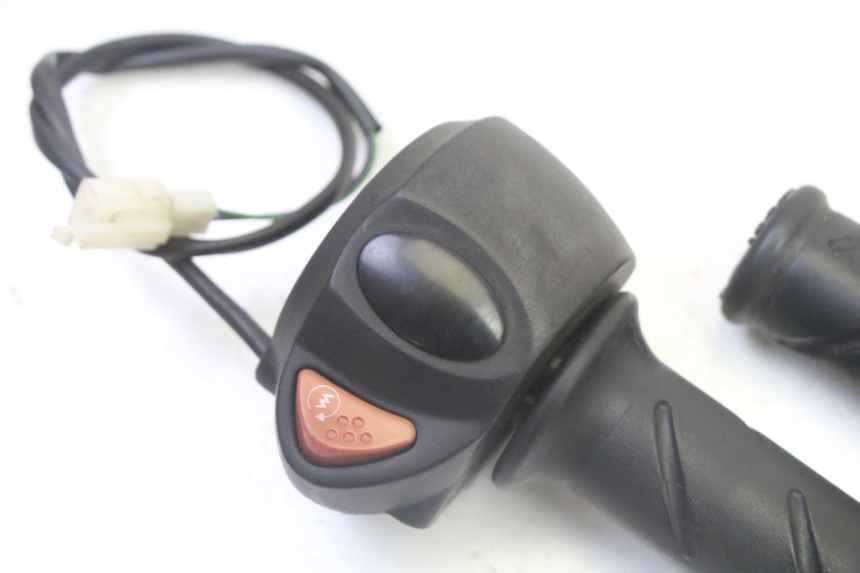 photo de MANUBRIO DESTRO PEUGEOT CITYSTAR 50 (2013 - 2017)