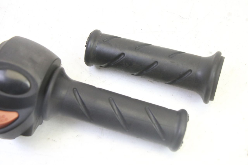 photo de MANUBRIO DESTRO PEUGEOT CITYSTAR 50 (2013 - 2017)