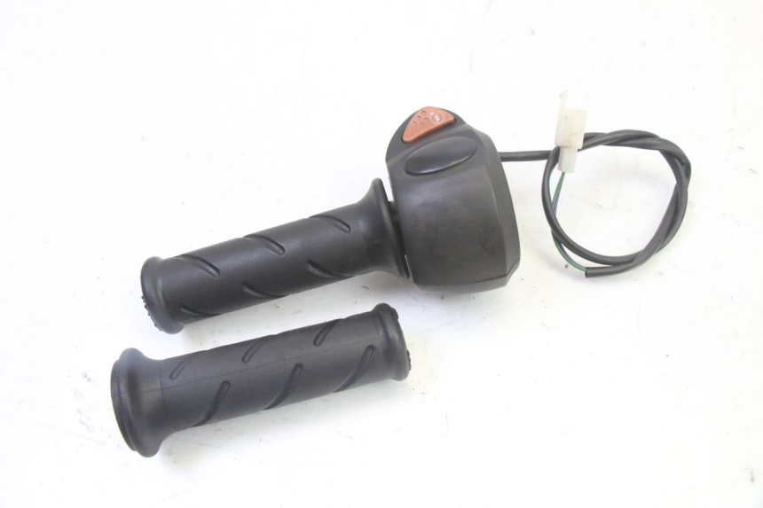 photo de MANUBRIO DESTRO PEUGEOT CITYSTAR 50 (2013 - 2017)