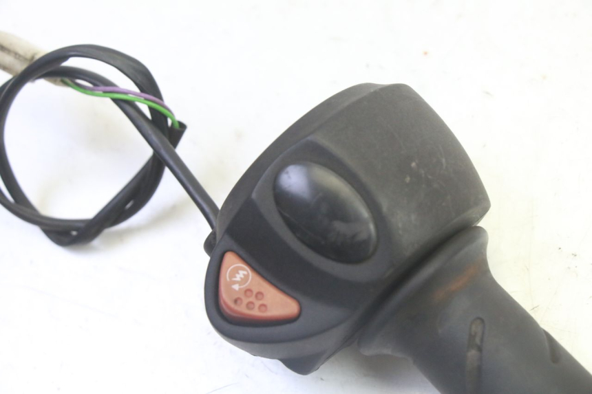 photo de MANUBRIO DESTRO PEUGEOT CITYSTAR 50 (2013 - 2017)