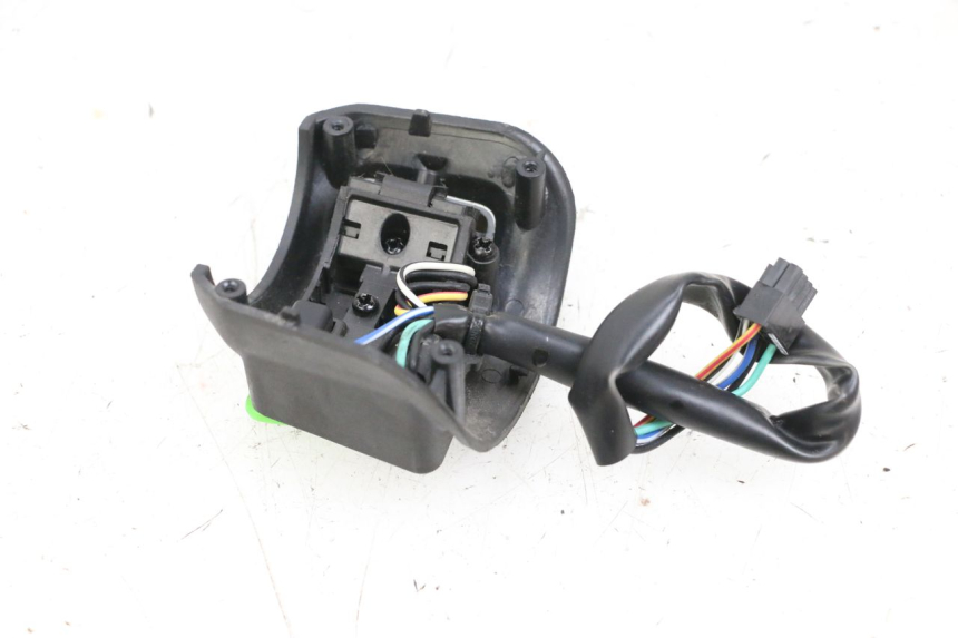 photo de COMMUTATORE DESTRO SEGWAY NINEBOT E125S 1 (2022 - 2026) - Primo piano tecnico