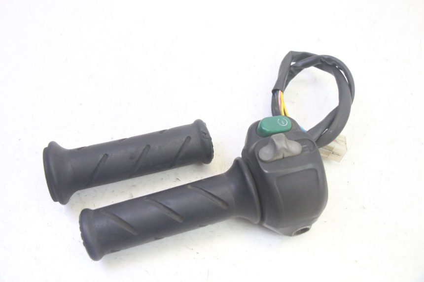 photo de MANUBRIO DESTRO PEUGEOT ELYSEO 125 (1999 - 2004) - Zoom sullo stato d'uso