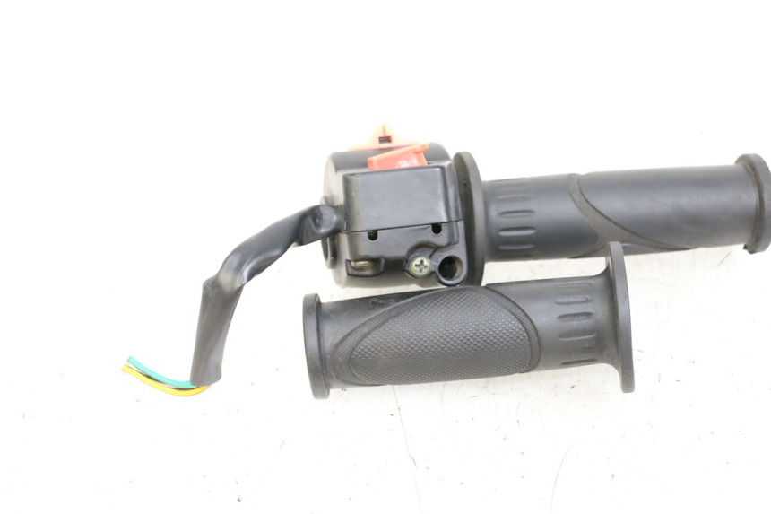 photo de MANUBRIO DESTRO JM MOTORS EVOLIS 4T 50 (2018 - 2022)