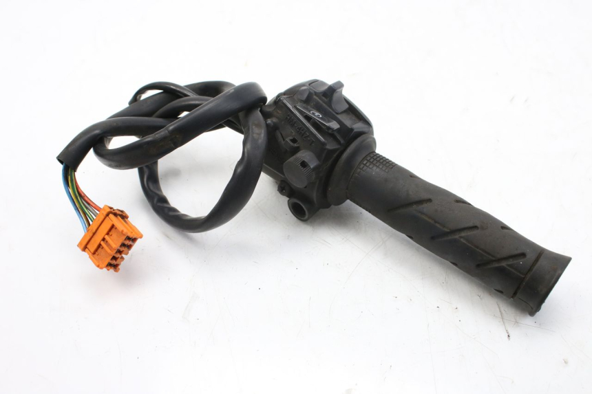 photo de MANUBRIO DESTRO HONDA FES S-WING SWING ABS 125 (2007 - 2015)