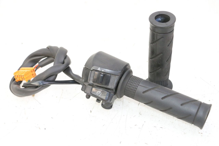 photo de MANUBRIO DESTRO HONDA FES S-WING SWING ABS 125 (2007 - 2015)