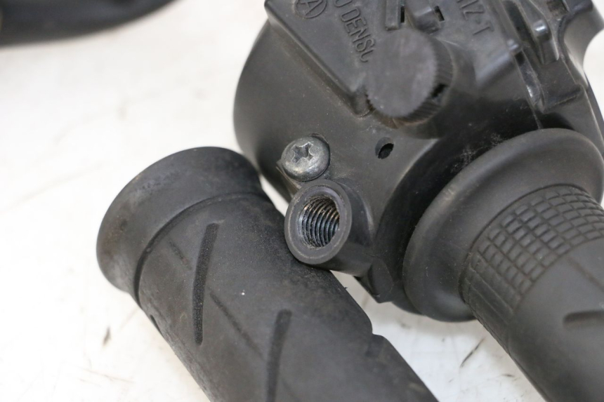 photo de MANUBRIO DESTRO HONDA FES S-WING SWING ABS 125 (2007 - 2015)