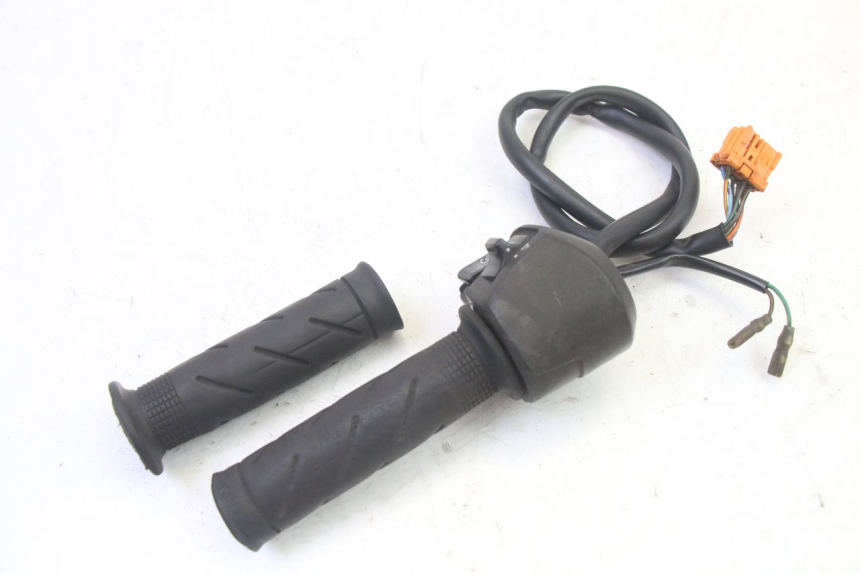 photo de MANUBRIO DESTRO HONDA FES S-WING SWING ABS 125 (2007 - 2015)