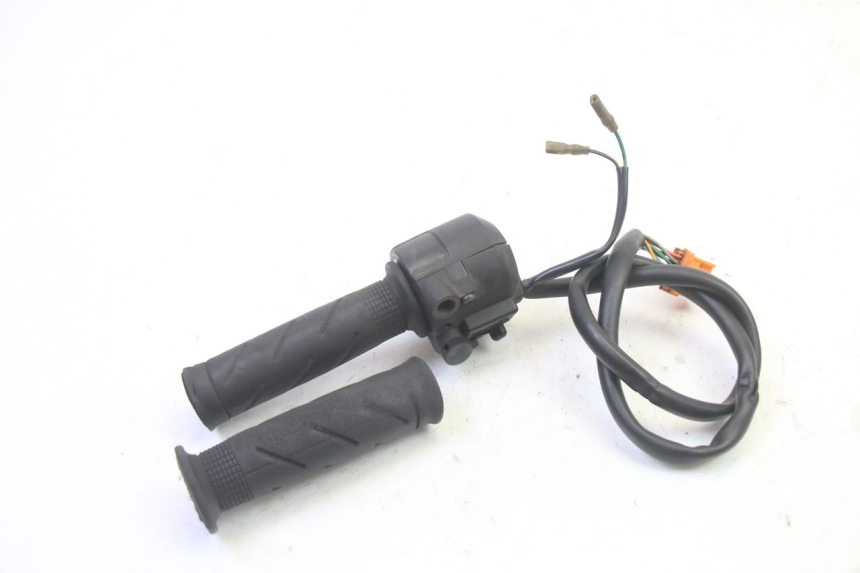 photo de MANUBRIO DESTRO HONDA FES S-WING SWING ABS 125 (2007 - 2015)