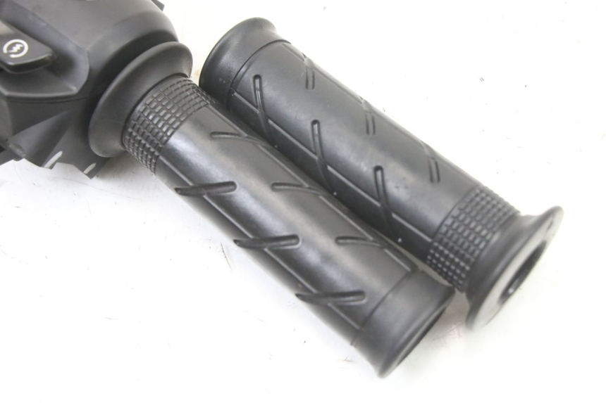 photo de COMMUTATORE DESTRO HONDA FORZA 125 (2021 - 2025)