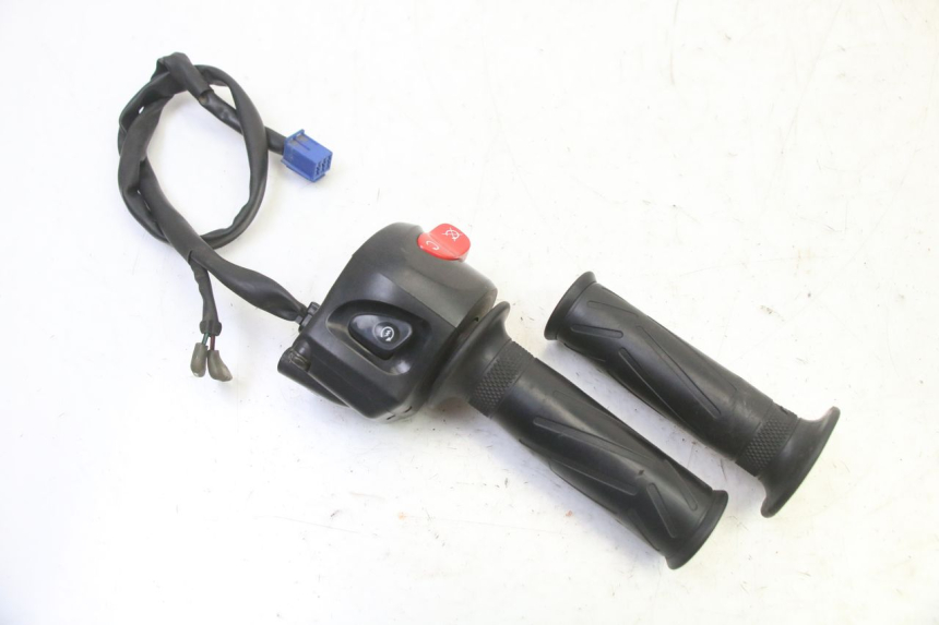 photo de COMMUTATORE DESTRO YAMAHA FZ6 FAZER S2 600 (2007 - 2011)