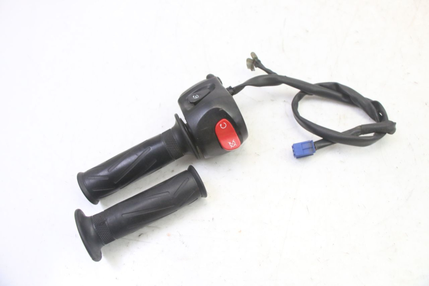 photo de COMMUTATORE DESTRO YAMAHA FZ6 FAZER S2 600 (2007 - 2011)