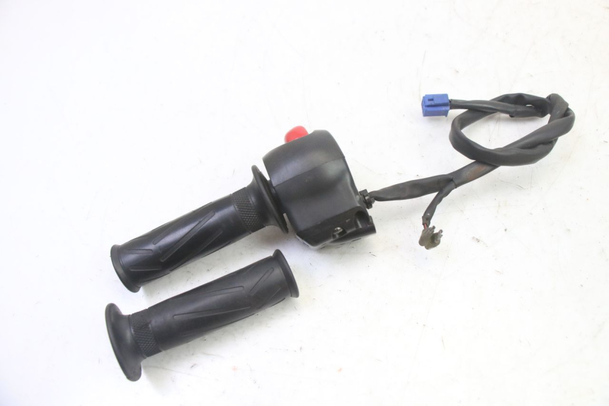 photo de COMMUTATORE DESTRO YAMAHA FZ6 FAZER S2 600 (2007 - 2011)