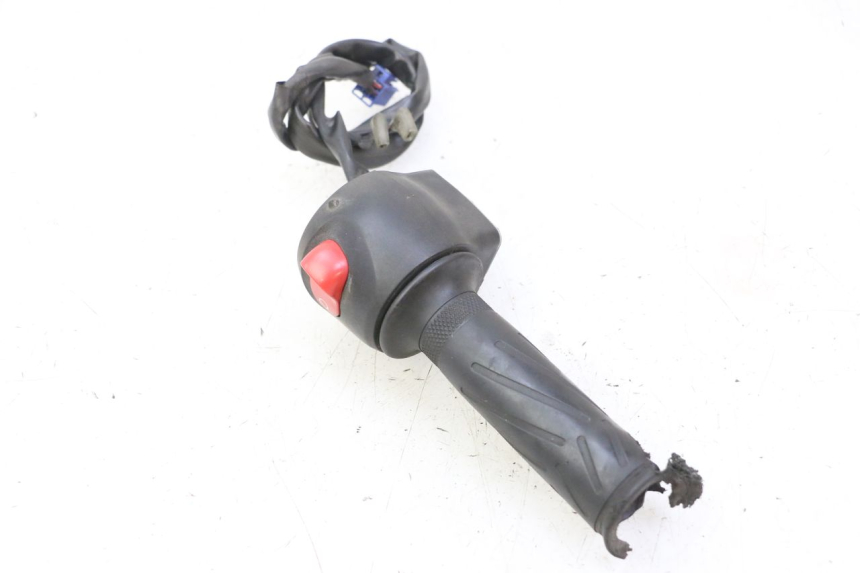 photo de COMMUTATORE DESTRO YAMAHA FZ6 N FAZER 600 (2004 - 2006)