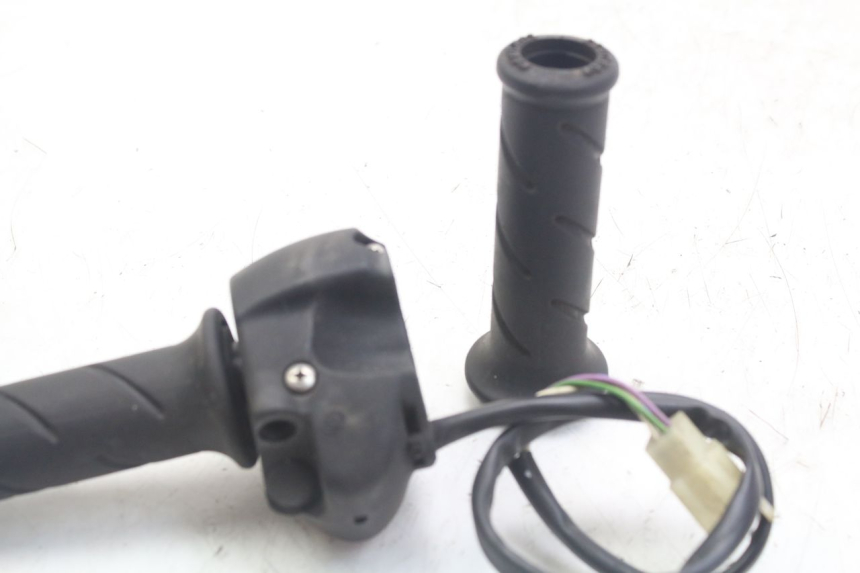 photo de COMMUTATORE DESTRO PEUGEOT GEOPOLIS RS 125 (2007 - 2009)