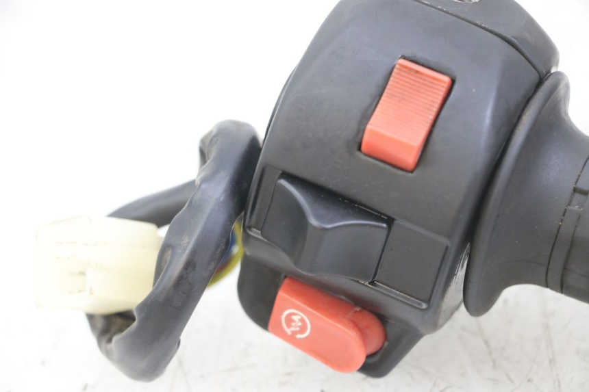 photo de COMMUTATORE DESTRO GOES WIKI 125 (2010 - 2015) - Dettagli dei punti di fissaggio