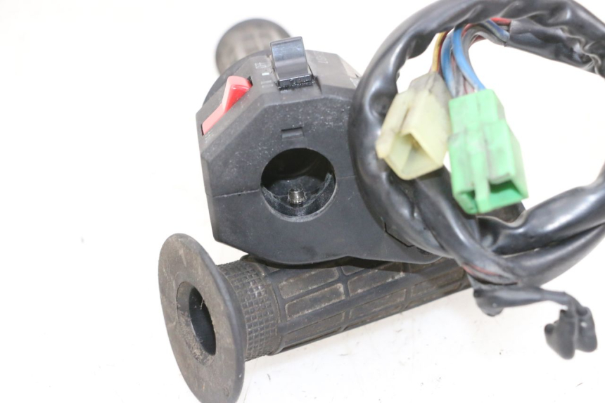 photo de COMMUTATORE DESTRO KAWASAKI GPX R WARBIRD 600 (1988 - 1993) - Zoom sullo stato d'uso