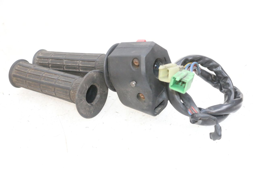 photo de COMMUTATORE DESTRO KAWASAKI GPX R WARBIRD 600 (1988 - 1993) - Stato della superficie e materiale