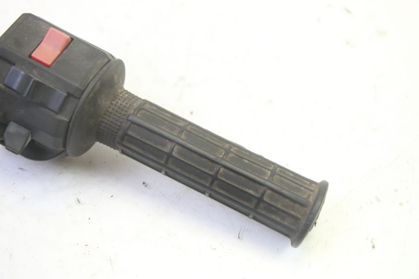 photo de COMMUTATORE DESTRO KAWASAKI GPZ RX 1000 (1986 - 1988) - Zoom sullo stato d'uso