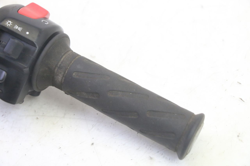 photo de COMMUTATORE DESTRO SUZUKI GSF N BANDIT 600 (1996 - 1999) - Zoom sullo stato d'uso