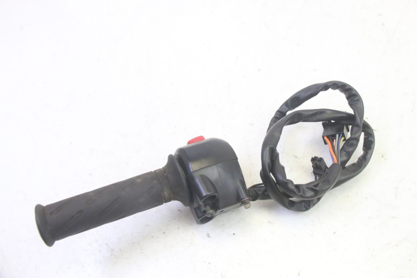 photo de COMMUTATORE DESTRO SUZUKI GSF N BANDIT 600 (1996 - 1999) - Primo piano tecnico