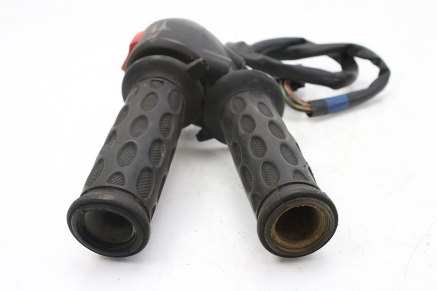 photo de COMMUTATORE DESTRO SUZUKI GSF S BANDIT 600 (2000 - 2004)