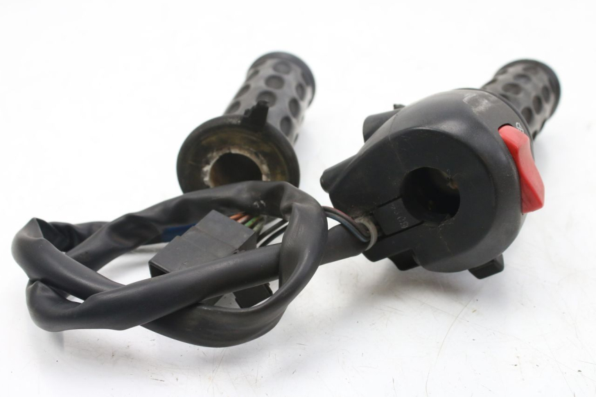 photo de COMMUTATORE DESTRO SUZUKI GSF S BANDIT 600 (2000 - 2004)