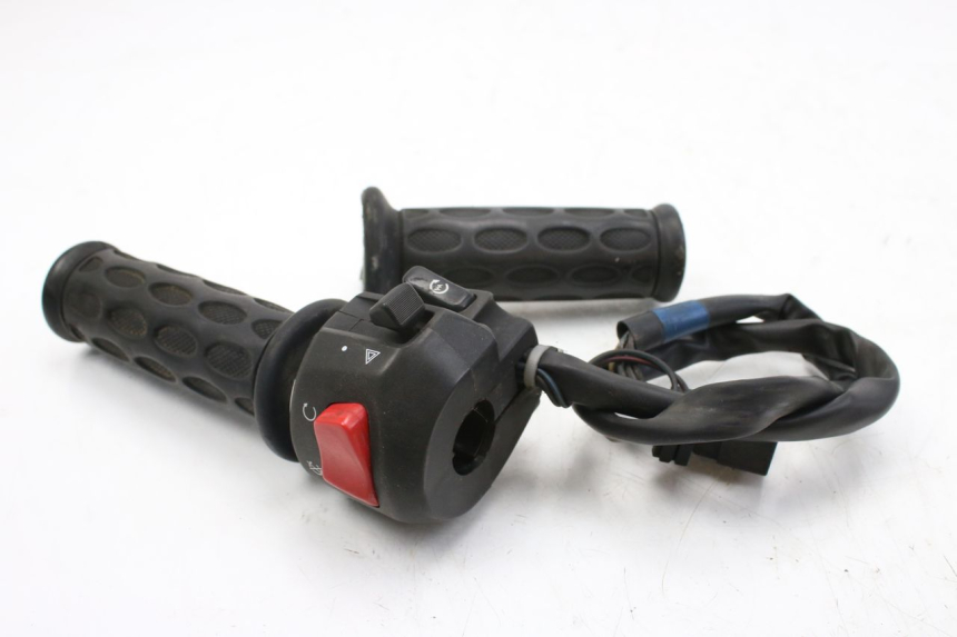 photo de COMMUTATORE DESTRO SUZUKI GSF S BANDIT 600 (2000 - 2004)