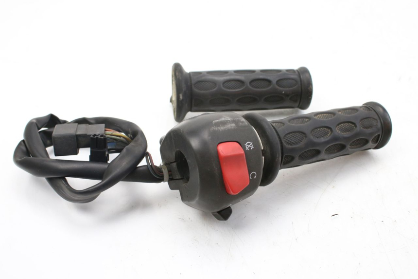 photo de COMMUTATORE DESTRO SUZUKI GSF S BANDIT 600 (2000 - 2004)