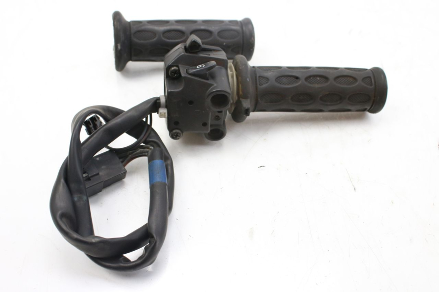 photo de COMMUTATORE DESTRO SUZUKI GSF S BANDIT 600 (2000 - 2004)