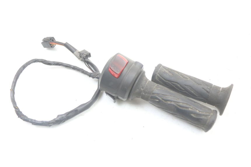 photo de COMMUTATORE DESTRO SUZUKI GSR 750 (2011 - 2017)