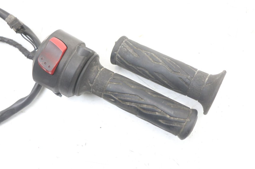 photo de COMMUTATORE DESTRO SUZUKI GSR 750 (2011 - 2017)