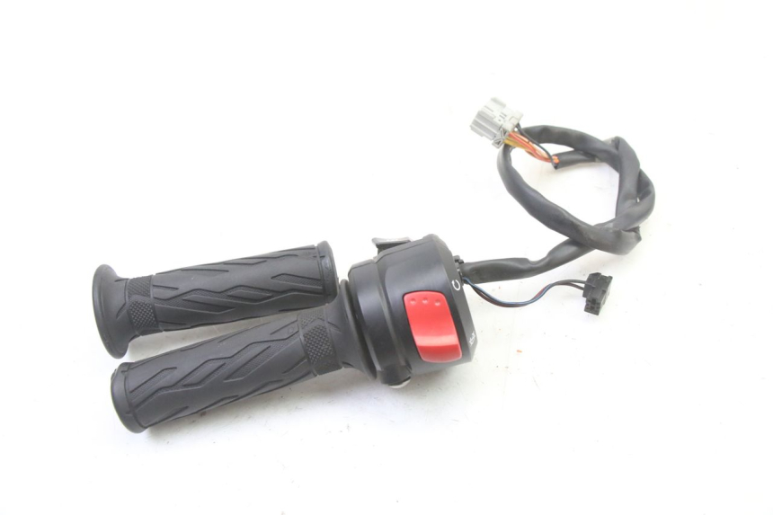 photo de COMMUTATORE DESTRO SUZUKI GSR 750 (2011 - 2017)