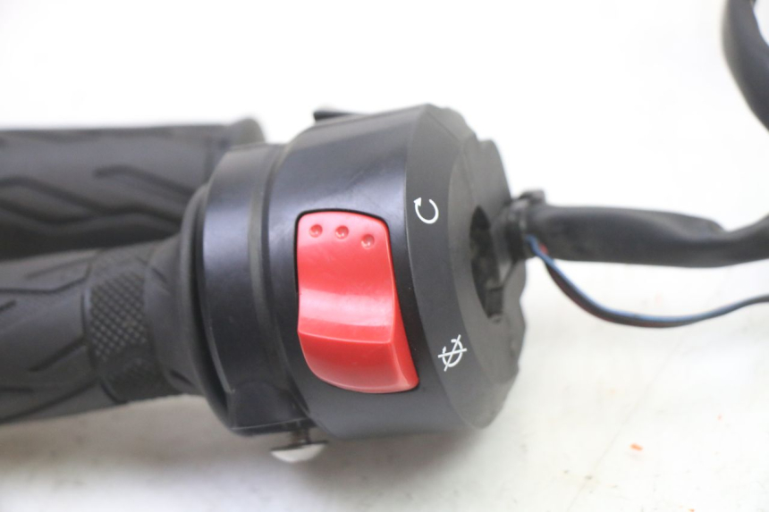 photo de COMMUTATORE DESTRO SUZUKI GSR 750 (2011 - 2017)