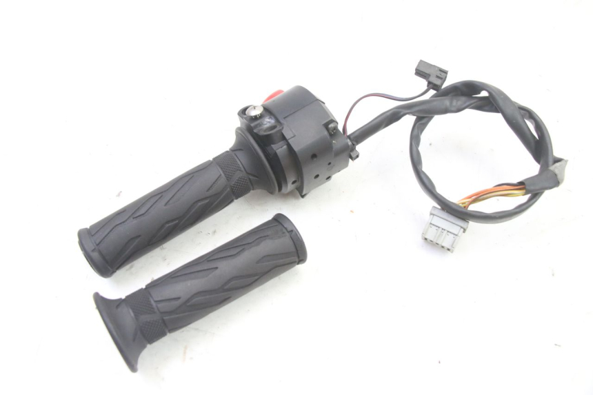 photo de COMMUTATORE DESTRO SUZUKI GSR 750 (2011 - 2017)